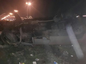 تصادف سمند با مینی‌بوس در اتوبان تهران - کرج