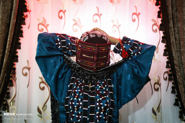 زری بافی؛ هنر زیبای زنان هرمزگان