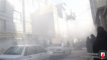 آتش سوزی پراید در پارکینگ ساختمان مسکونی