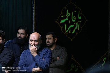 دیدار خانواده شهید علیرضا زیبرم با پیکر فرزندشان در معراج شهدای تهران