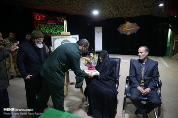 دیدار خانواده شهید علیرضا زیبرم با پیکر فرزندشان در معراج شهدای تهران
