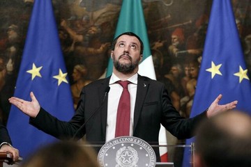 وزیر ایتالیایی: مکرون "افتضاح" است!