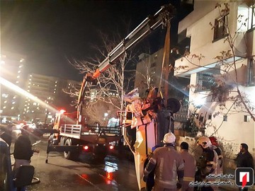 تصادف رنو ساندرو با پراید و پژو 206 در سعادت آباد