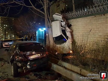 تصادف رنو ساندرو با پراید و پژو 206 در سعادت آباد