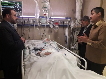 معاون پارلمانی رئیس جمهور از آیت الله مومن عیادت کرد