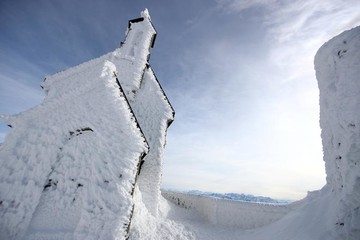 برف روی کلیسای  Wendelstein آلمان