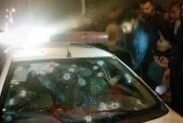 عکس | تیراندازی افراد ناشناس به خودروی ماموران ناجا