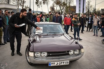 گردهمایی خودروهای کلاسیک در لاهیجان