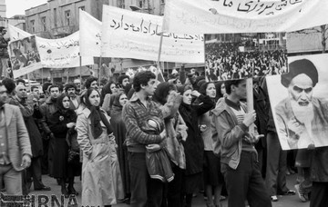 7 بهمن 1357؛ راهپیمایی مردم ایران برای بازگشت امام خمینی (ره)