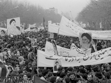 7 بهمن 1357؛ راهپیمایی مردم ایران برای بازگشت امام خمینی (ره)