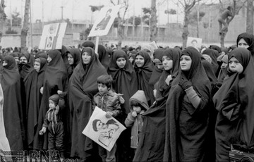 7 بهمن 1357؛ راهپیمایی مردم ایران برای بازگشت امام خمینی (ره)