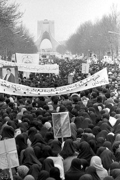 7 بهمن 1357؛ راهپیمایی مردم ایران برای بازگشت امام خمینی (ره)