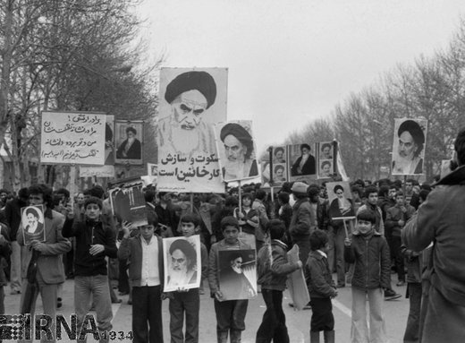 7 بهمن 1357؛ راهپیمایی مردم ایران برای بازگشت امام خمینی (ره)