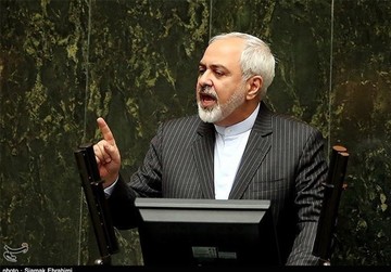 ظریف در مجلس: ترامپ باید برجام را ترکمانچای بخواند نه شما 