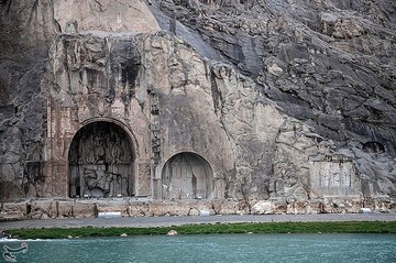 بارش باران در طاق بستان