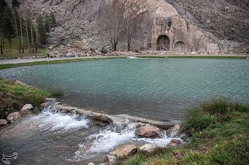بارش باران در طاق بستان