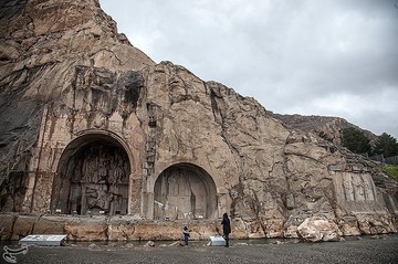 بارش باران در طاق بستان