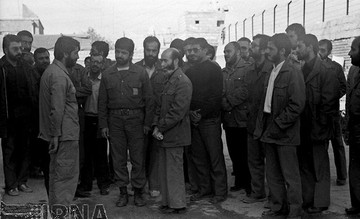 محمد نبی حبیبی استاندار تهران، در منطقه عملیاتی والفجر دو، مهر 1362 حضور دارد