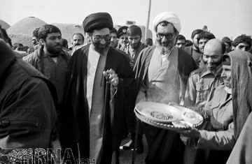 محمد نبی حبیبی استاندار خراسان آیت‌الله سید علی خامنه‌ای رئیس‌جمهوری را، سال 1361 در سفر به مشهد همراهی می‌کند