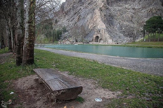 بارش باران در طاق بستان