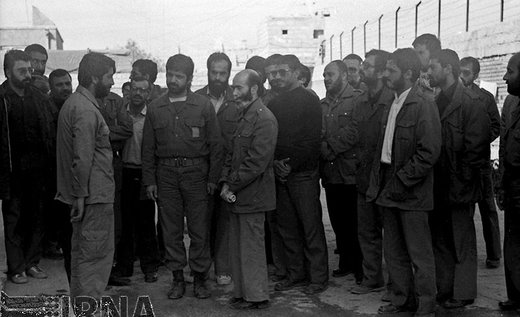 محمد نبی حبیبی استاندار تهران، در منطقه عملیاتی والفجر دو، مهر 1362 حضور دارد