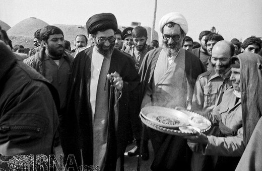محمد نبی حبیبی استاندار خراسان آیت‌الله سید علی خامنه‌ای رئیس‌جمهوری را، سال 1361 در سفر به مشهد همراهی می‌کند