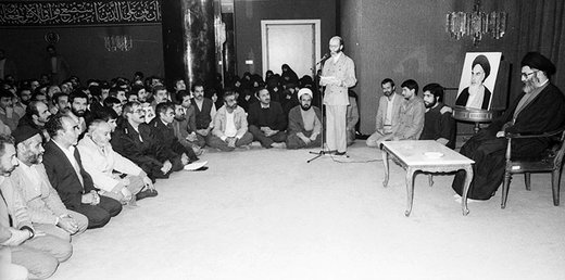 محمد نبی حبیبی شهردار تهران، سال 1363 به همراه کارکنان شهرداری تهران با آیت‌الله خامنه‌ای رئیس جمهوری دیدار کردند