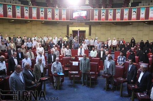 محمد نبی حبیبی دبیر کل حزب موتلفه اسلامی سال 1394 در مراسم سالگرد شهدای حزب موتلفه اسلامی حضور دارد