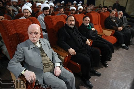 محمد نبی حبیبی دبیر کل حزب موتلفه اسلامی سال 1393 در مراسم تجلیل از مداحان اهل بیت حضور داشت
