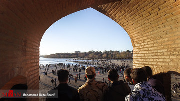 جاری شدن آب در سی و سه پل