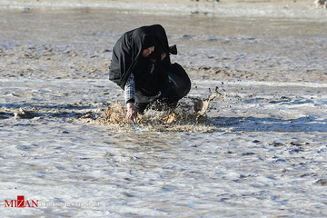 جاری شدن آب در سی و سه پل
