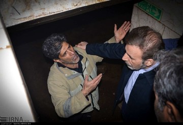 حضور واعظی در مناطق سیل زده خرمآباد/ عکس حضور واعظی در مناطق سیل زده خرمآباد/ عکس