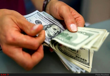 دلار در مرز ۱۲ هزار تومان
