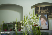 تصاویر | گلباران حجره طلبگی امام خمینی(ره) در اراک