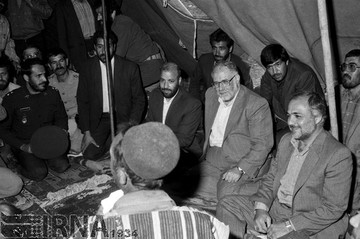  حسن حبیبی معاون اول رئیس‌جمهور، سال 1369 به استان لرستان سفر کرد