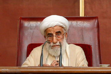 جنتی: باید از امام ممنون باشیم که باب شهادت و بهشت را برای ملت باز کردند