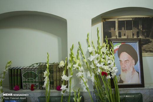 گلباران حجره طلبگی امام خمینی(ره) در اراک