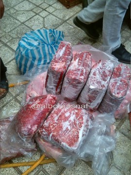 کشف گوشت فاسد آماده توزیع از انبار یک منزل مسکونی در همدان
