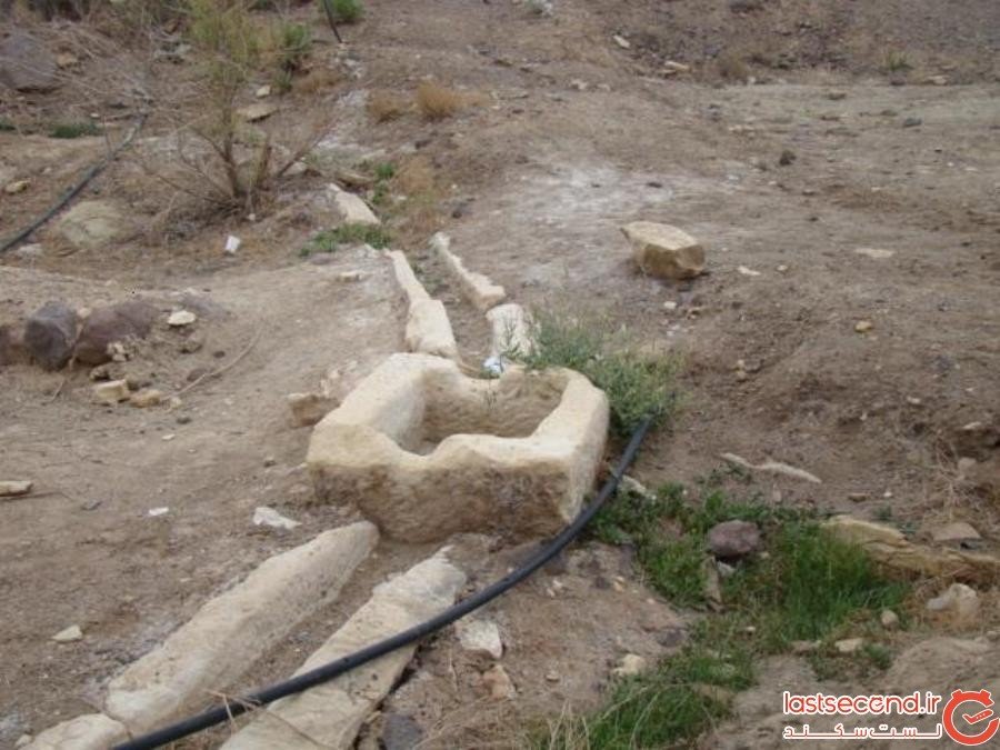 جاده سنگفرش سیاه کوه