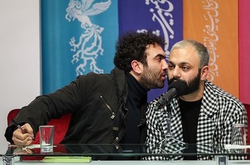 صابر ابر بازیگر و همایون غنی‌زاده کارگردان در نشست خبری فیلم مسخره‌باز - سی‌وهفتمین جشنواره فیلم فجر