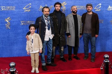 عوامل و بازیگران فیلم مسخره باز در چهارمین روز سی‌وهفتمین جشنواره فیلم فجر