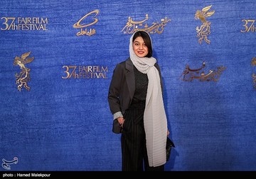 صدف عسگری بازیگر فیلم روزهای نارنجی به کارگردانی آرش لاهوتی در چهارمین روز سی‌وهفتمین جشنواره فیلم فجر 