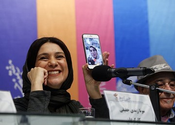 مونا زندی: کی گفته «بنفشه آفریقایی» داستان یک مثلث عشقی است؟
