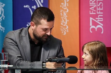 هلسا زلفی و هومن سیدی بازیگر در نشست خبری فیلم طلا - سی‌وهفتمین جشنواره فیلم فجر