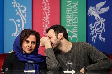 پدرام شریفی و فرشته صدرعرفایی بازیگران فیلم شبی که ماه کامل شد در نشست خبری - سی‌وهفتمین جشنواره فیلم فجر