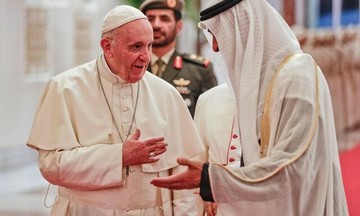 پاپ فرانسیس وارد امارات شد؛ واکنش آمریکا/عکس