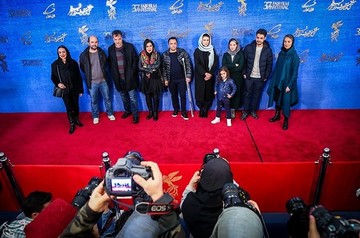 عوامل و بازیگران فیلم مردی بدون سایه در ششمین روز سی‌وهفتمین جشنواره فیلم فجر