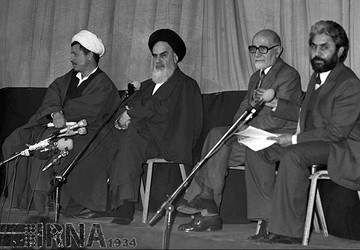 16 بهمن 1357؛ معرفی مهدی بازرگان به عنوان نخست وزیر دولت موقت