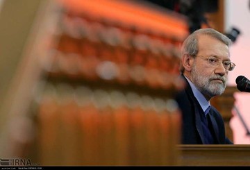 ۲ پیام سیاسی لغو سخنرانی لاریجانی