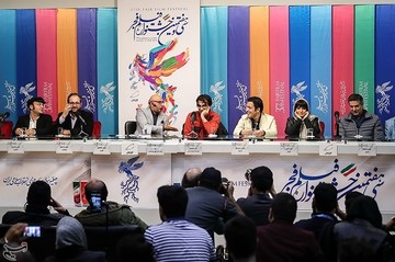 نشست خبری فیلم «دیدن این فیلم جرم است» - سی‌وهفتمین جشنواره فیلم فجر